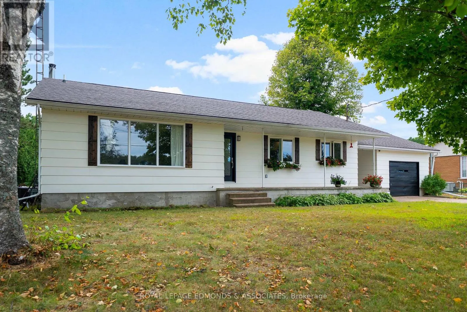 135 UNIACKE LANE