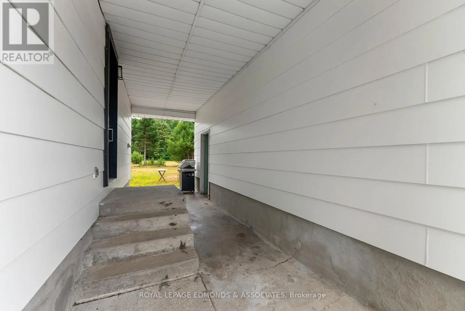 135 UNIACKE LANE