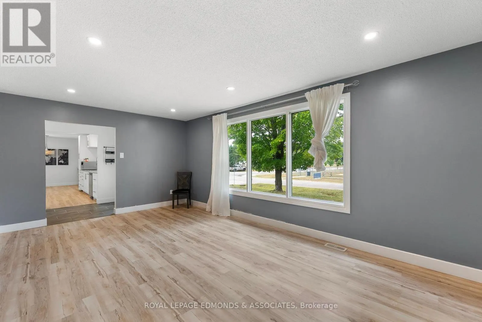 135 UNIACKE LANE