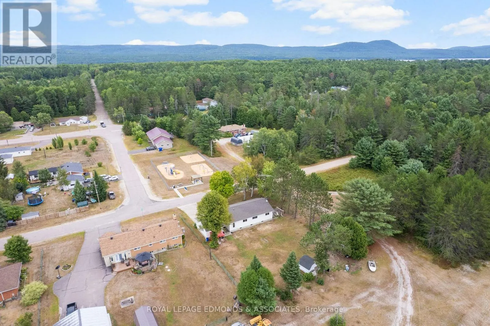 135 UNIACKE LANE