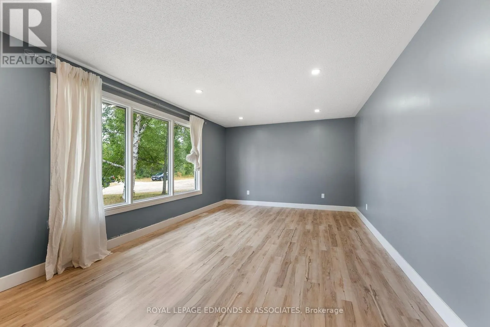 135 UNIACKE LANE