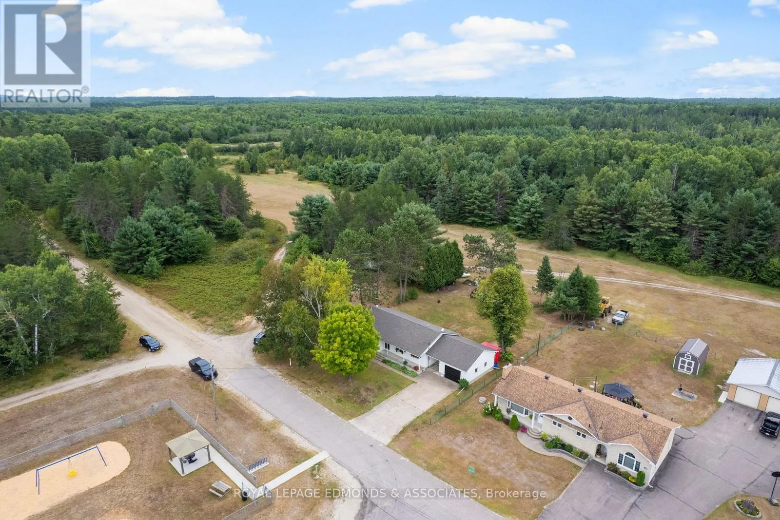 135 UNIACKE LANE