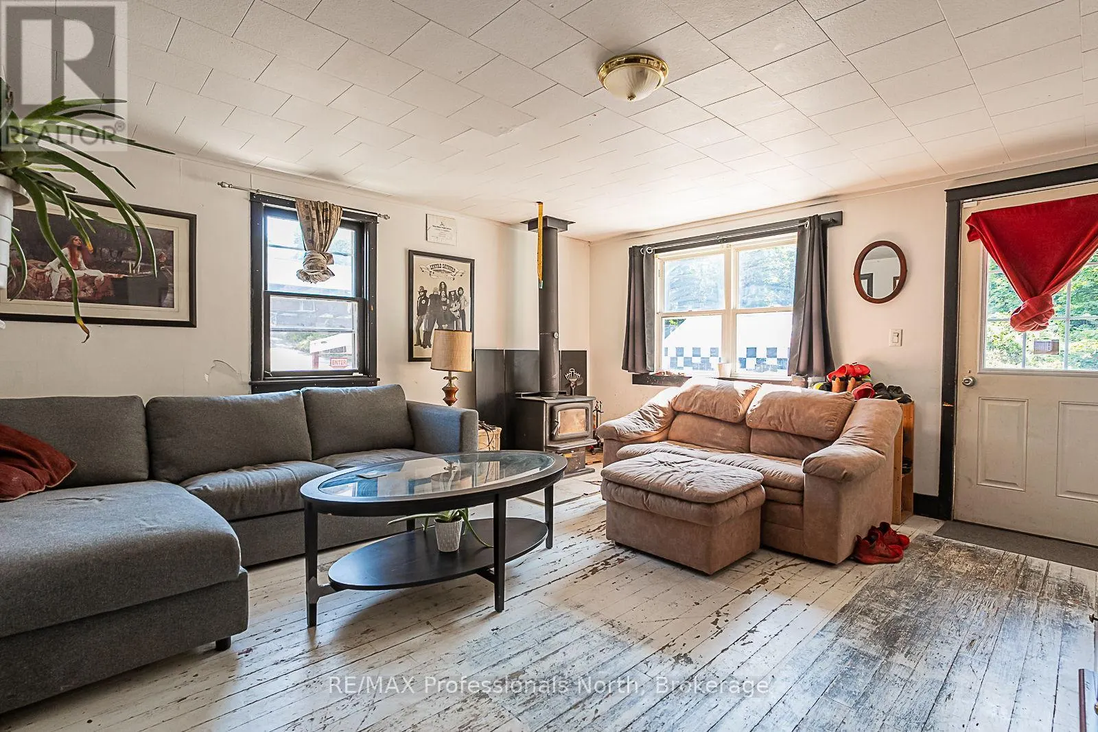 1063 RAVINE ROAD