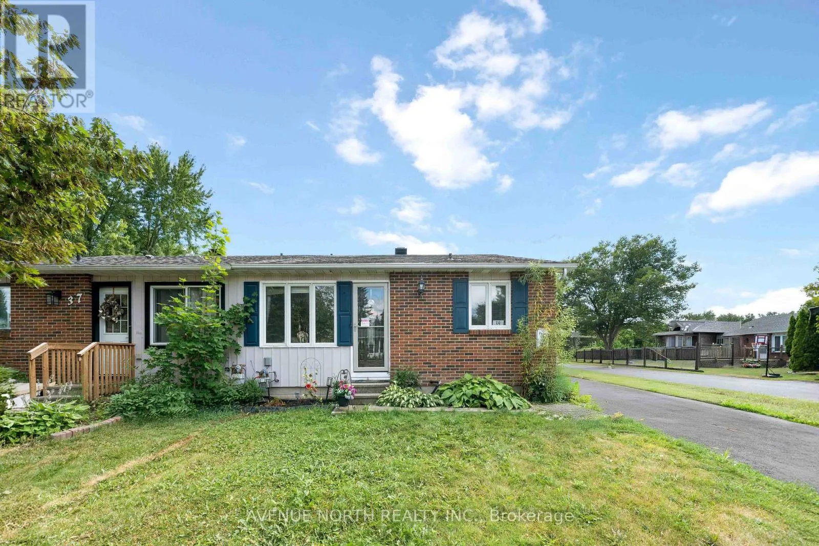 39 BALLANTRAE WAY
