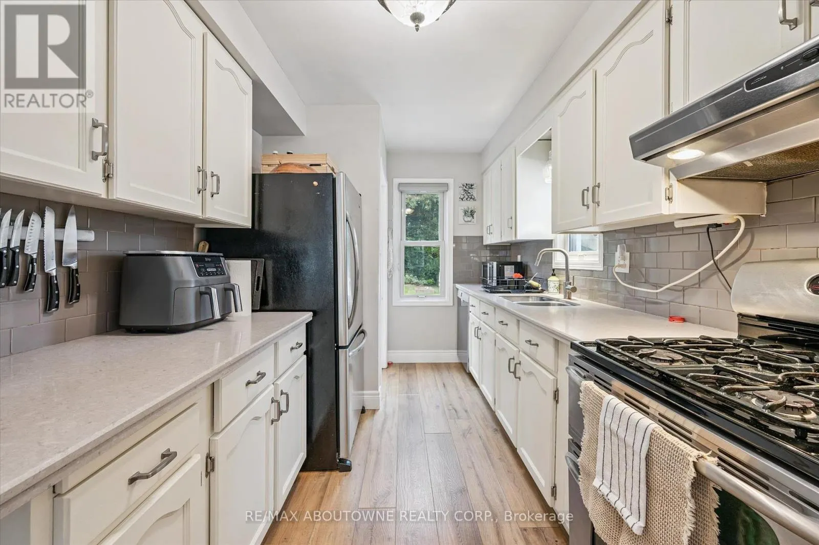 216 BELL AVENUE