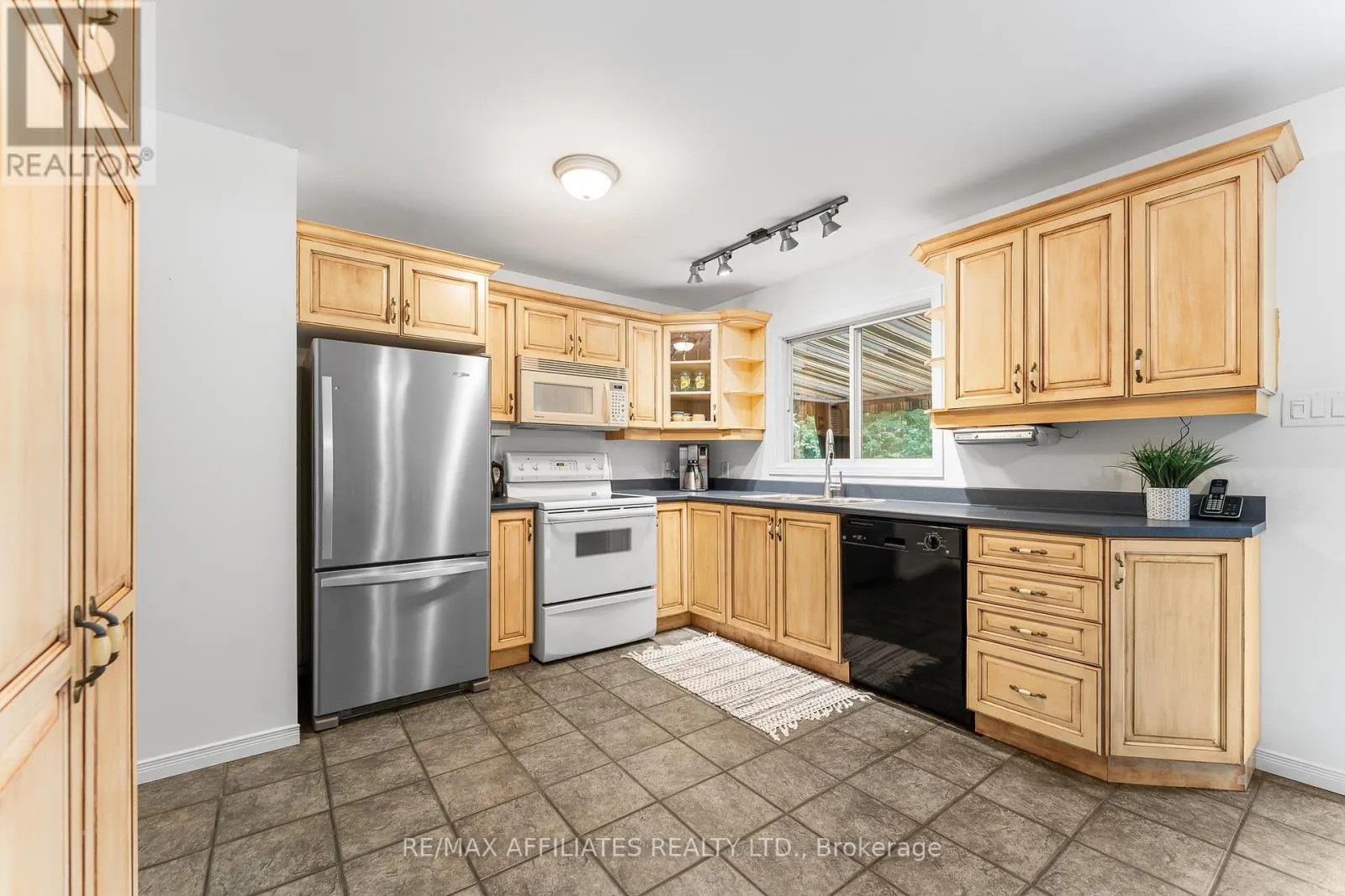 3662 FORESTVIEW LANE