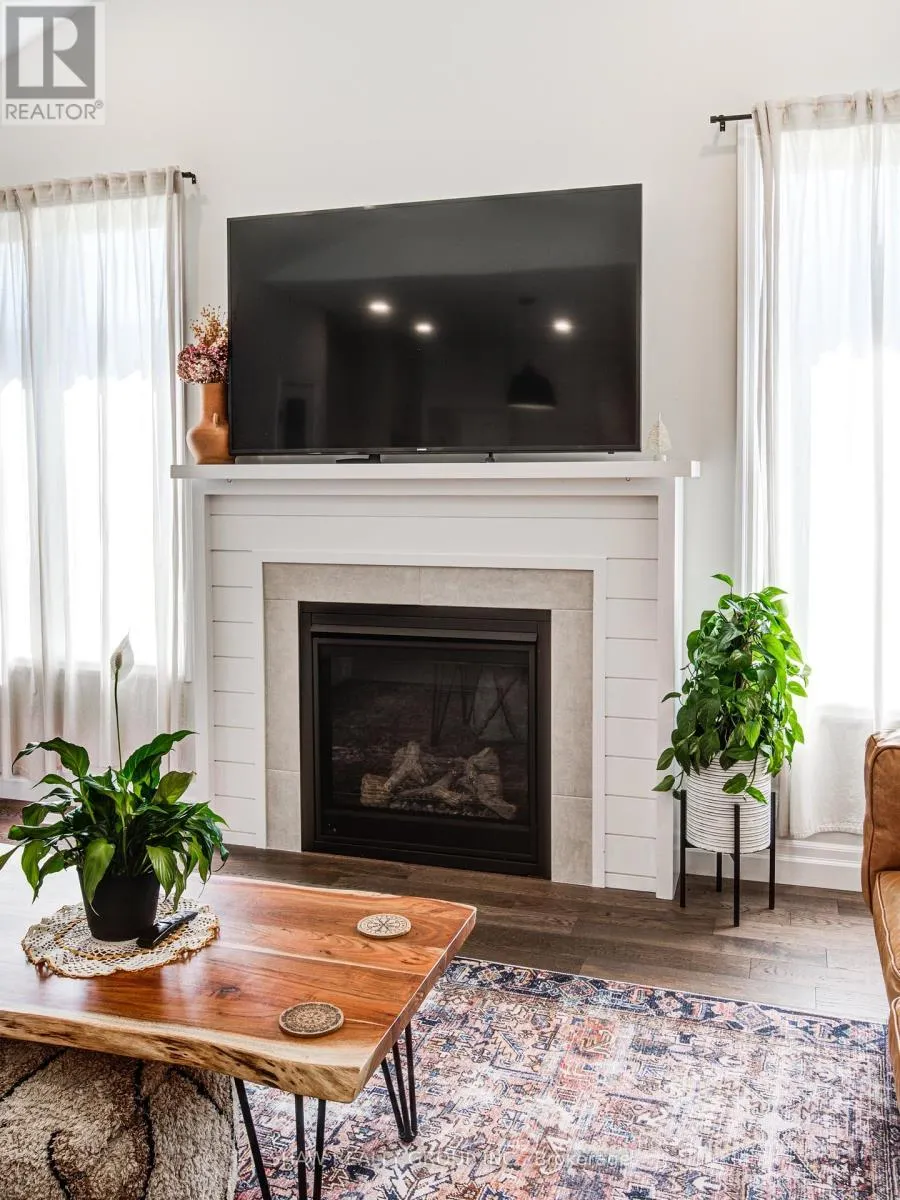 111 LIVINGSTON DRIVE