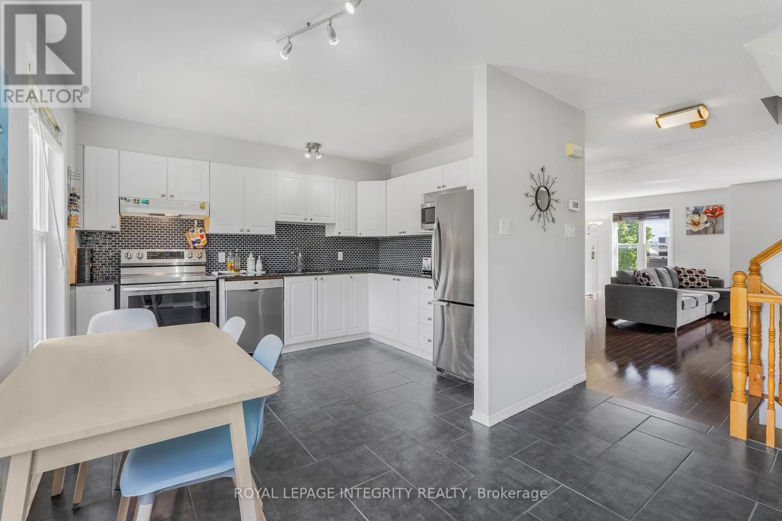 111 ARCOLA PRIVATE