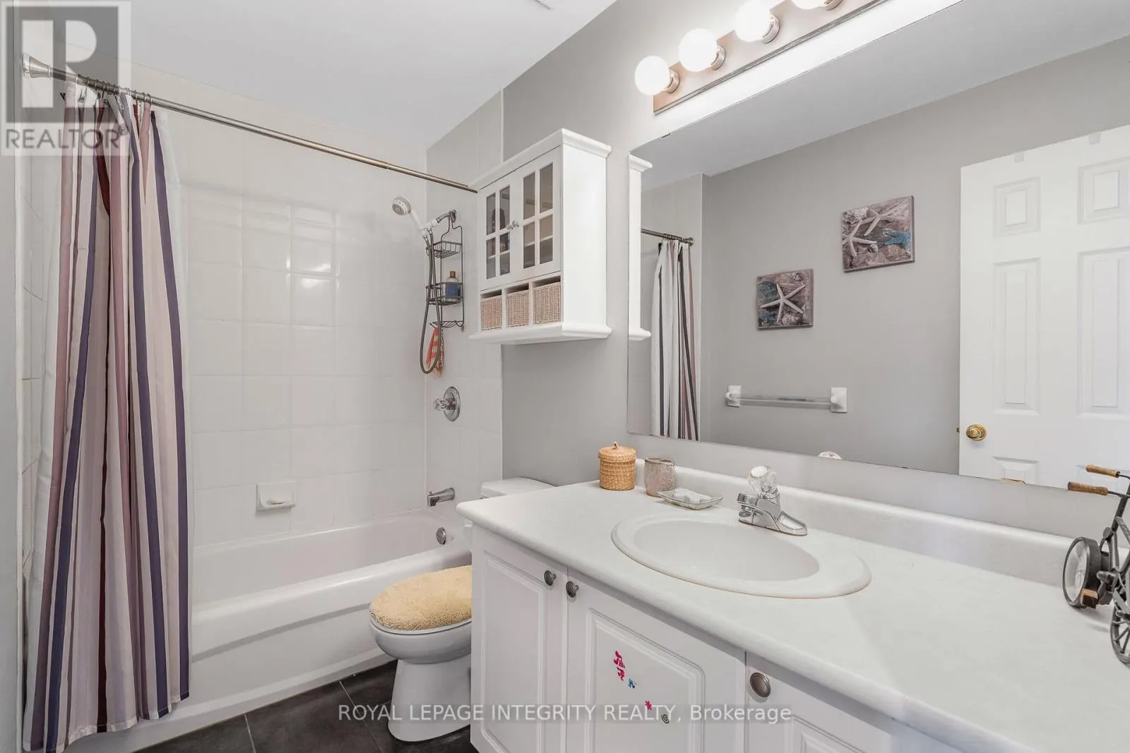 111 ARCOLA PRIVATE