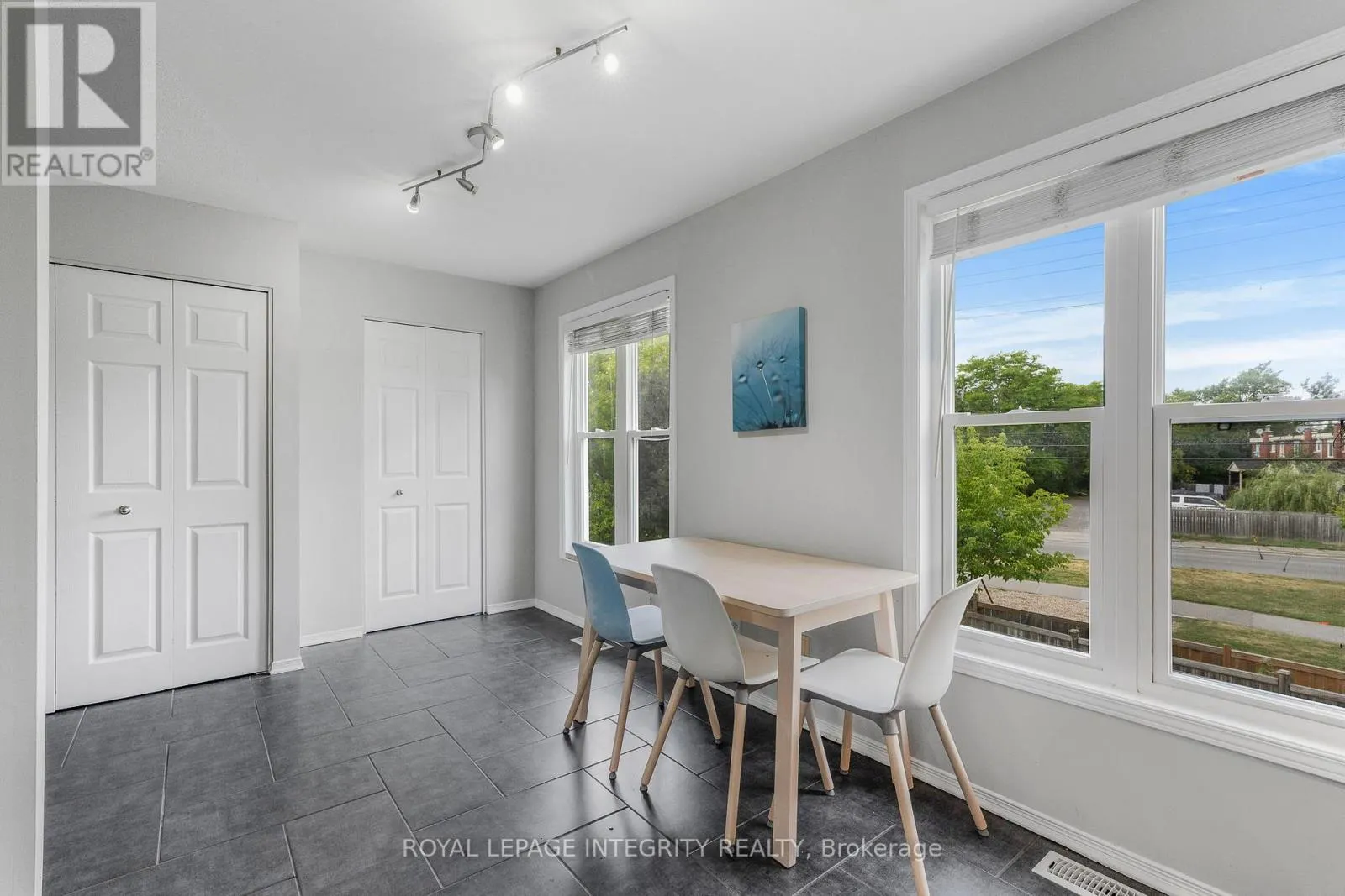111 ARCOLA PRIVATE