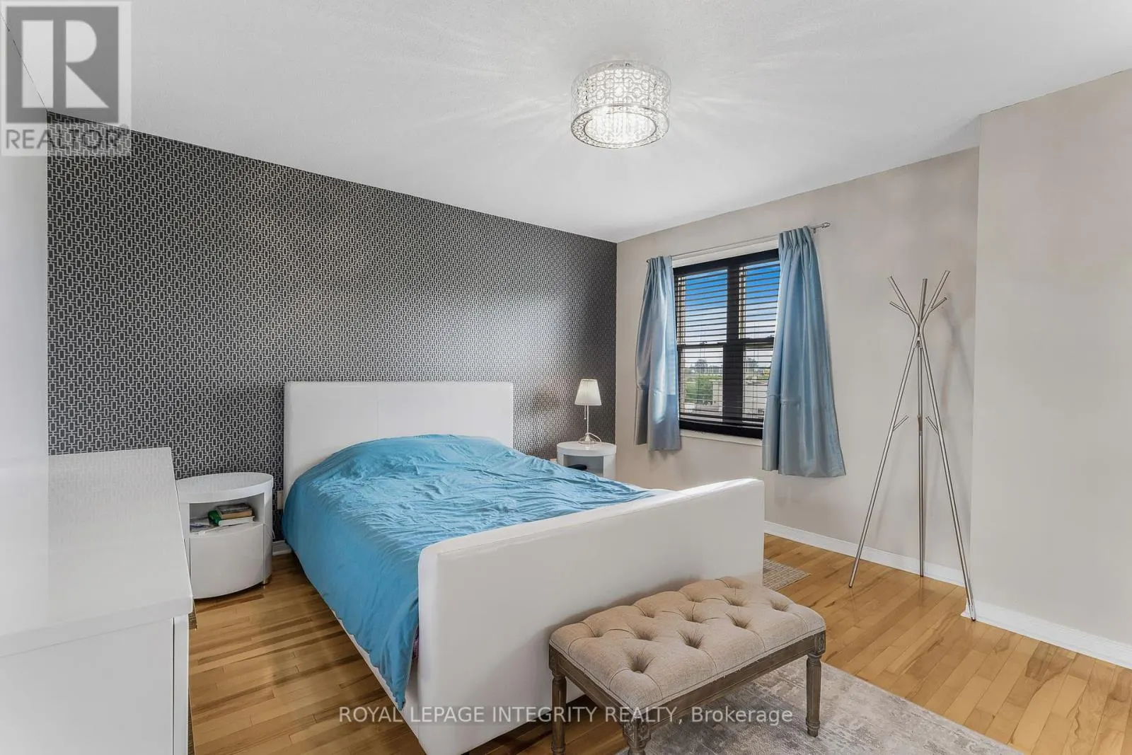 111 ARCOLA PRIVATE