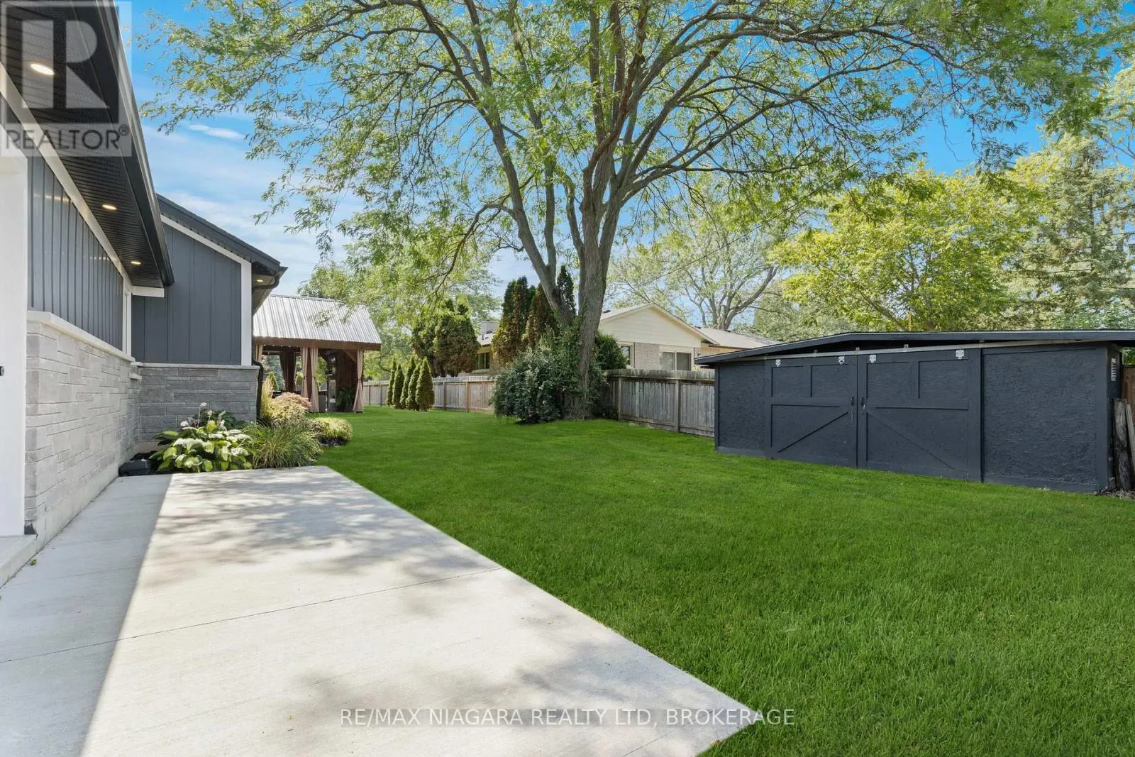 3886 GLENVIEW DRIVE