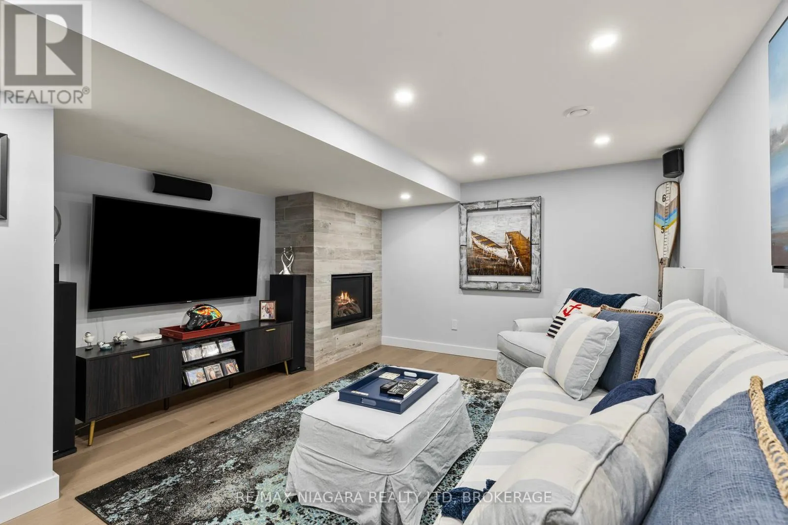 3886 GLENVIEW DRIVE
