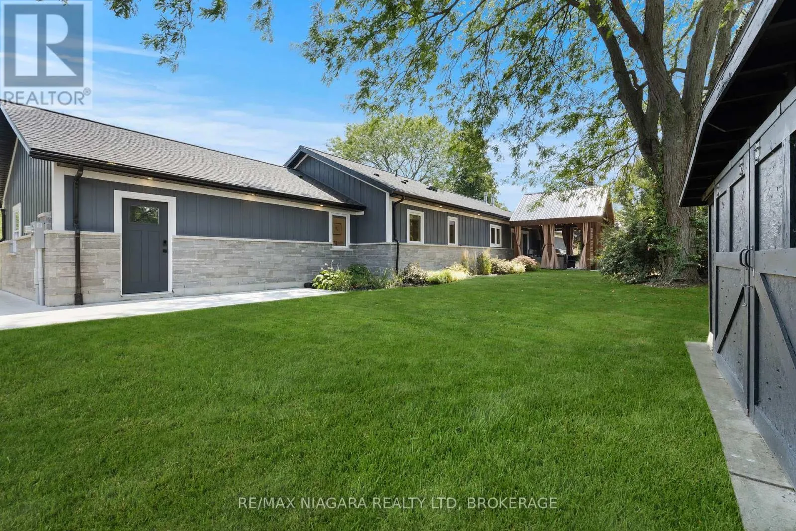 3886 GLENVIEW DRIVE