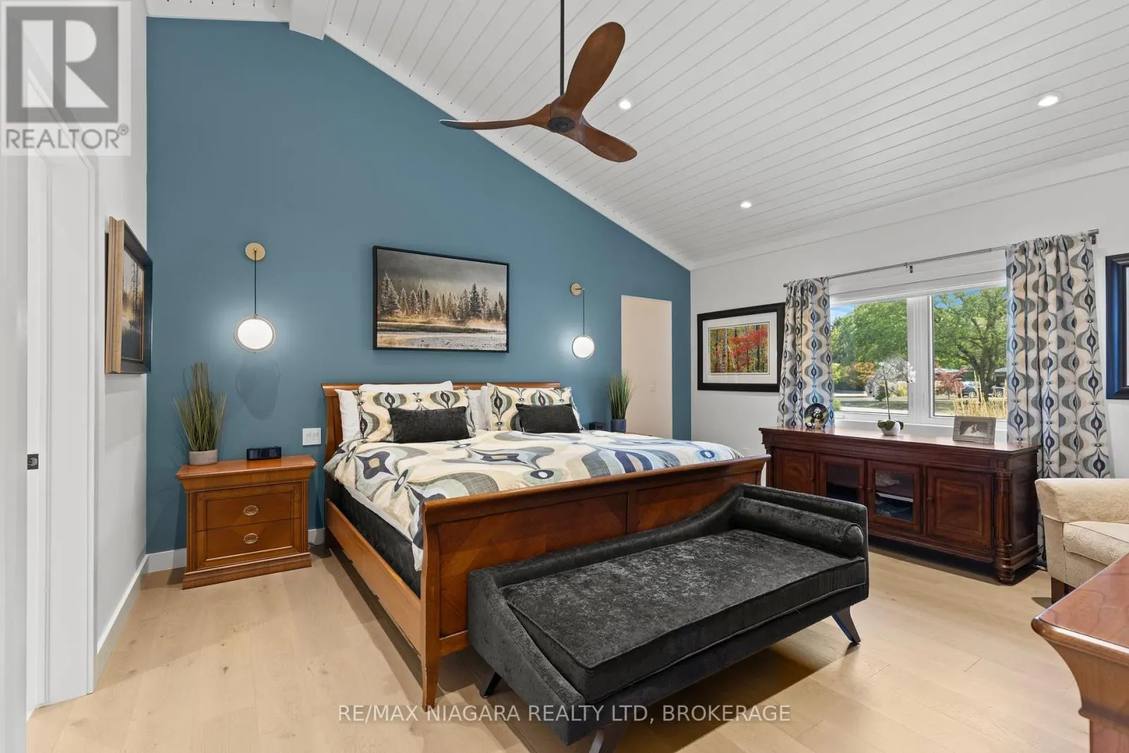 3886 GLENVIEW DRIVE