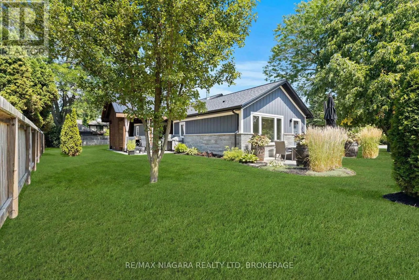 3886 GLENVIEW DRIVE