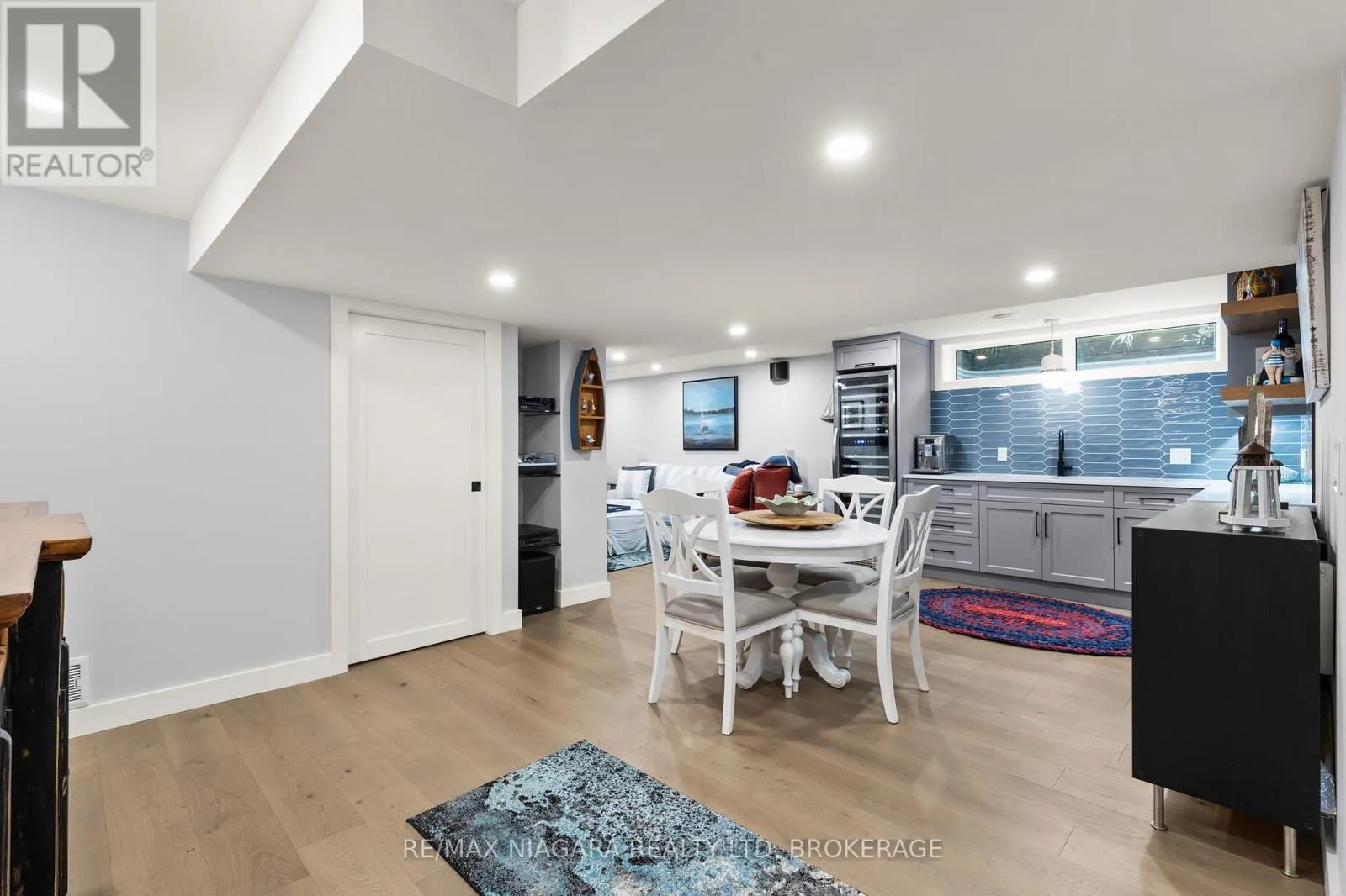 3886 GLENVIEW DRIVE