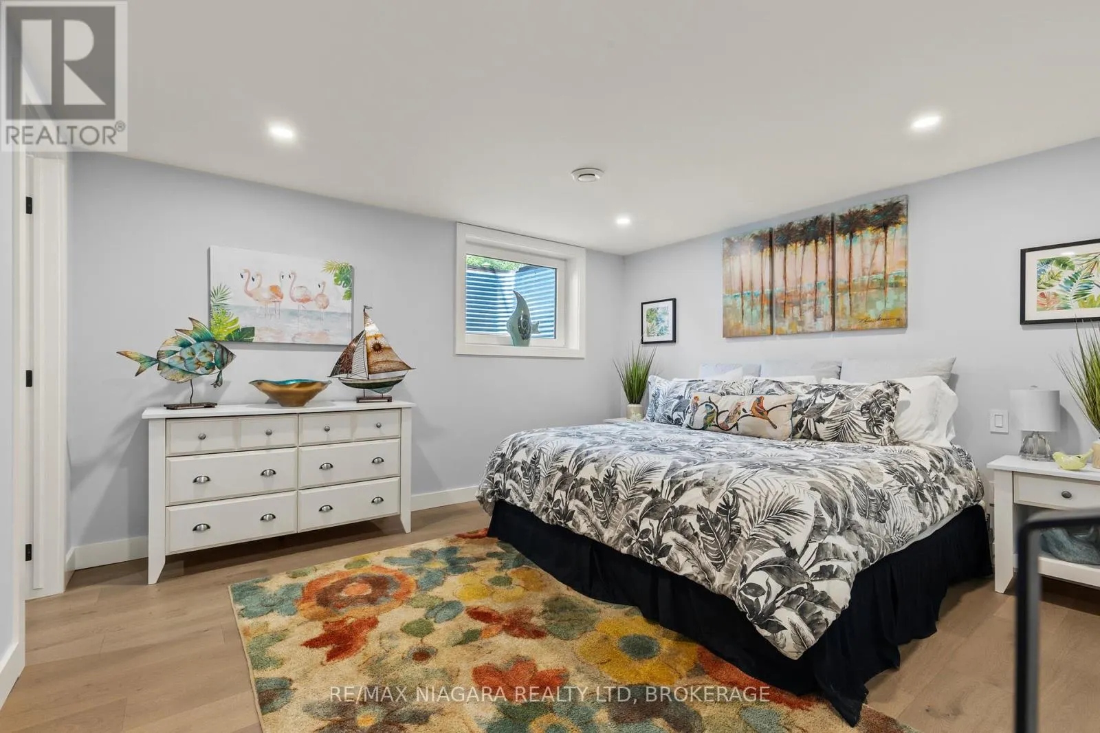 3886 GLENVIEW DRIVE