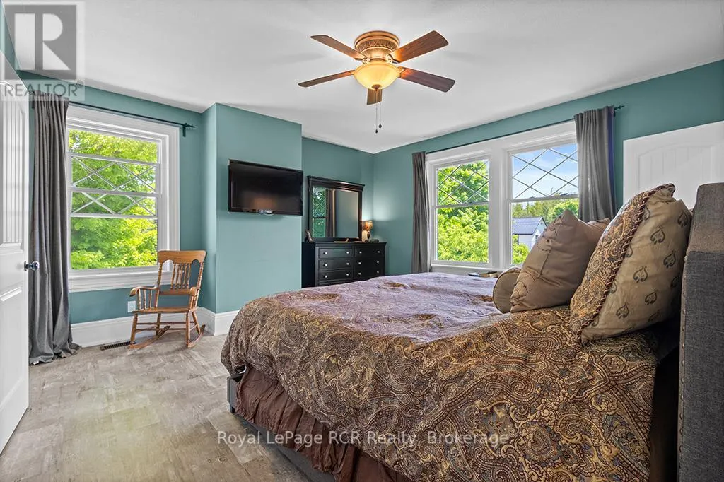 136 QUEEN STREET W