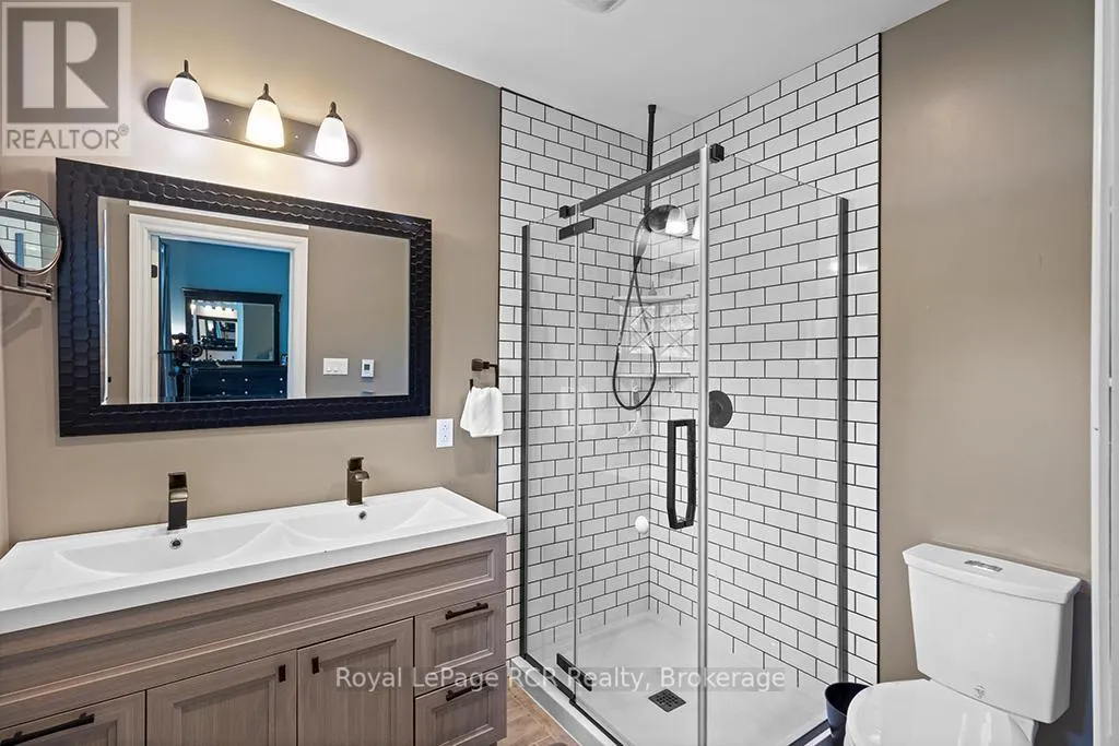 136 QUEEN STREET W