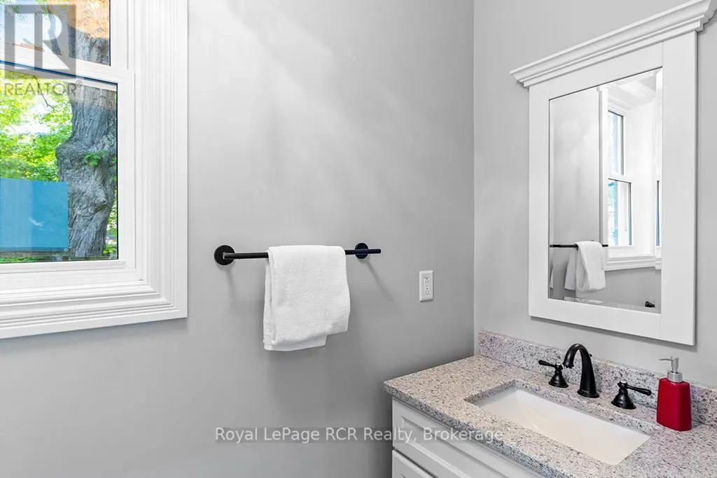 136 QUEEN STREET W
