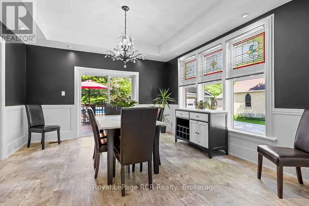 136 QUEEN STREET W
