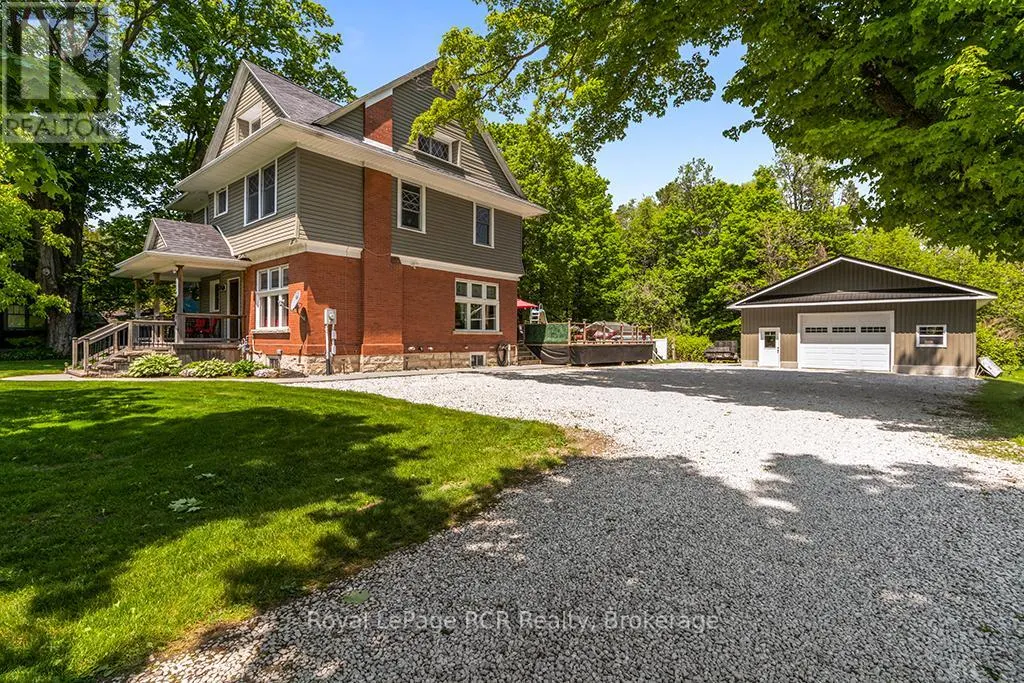 136 QUEEN STREET W