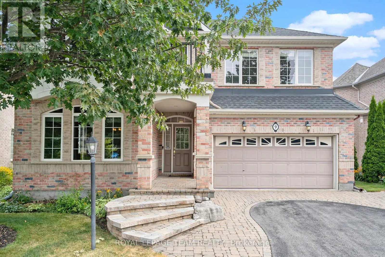 9 FENCEROW WAY
