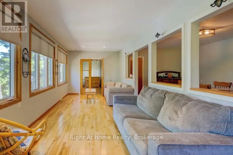 4352 R43 ROAD