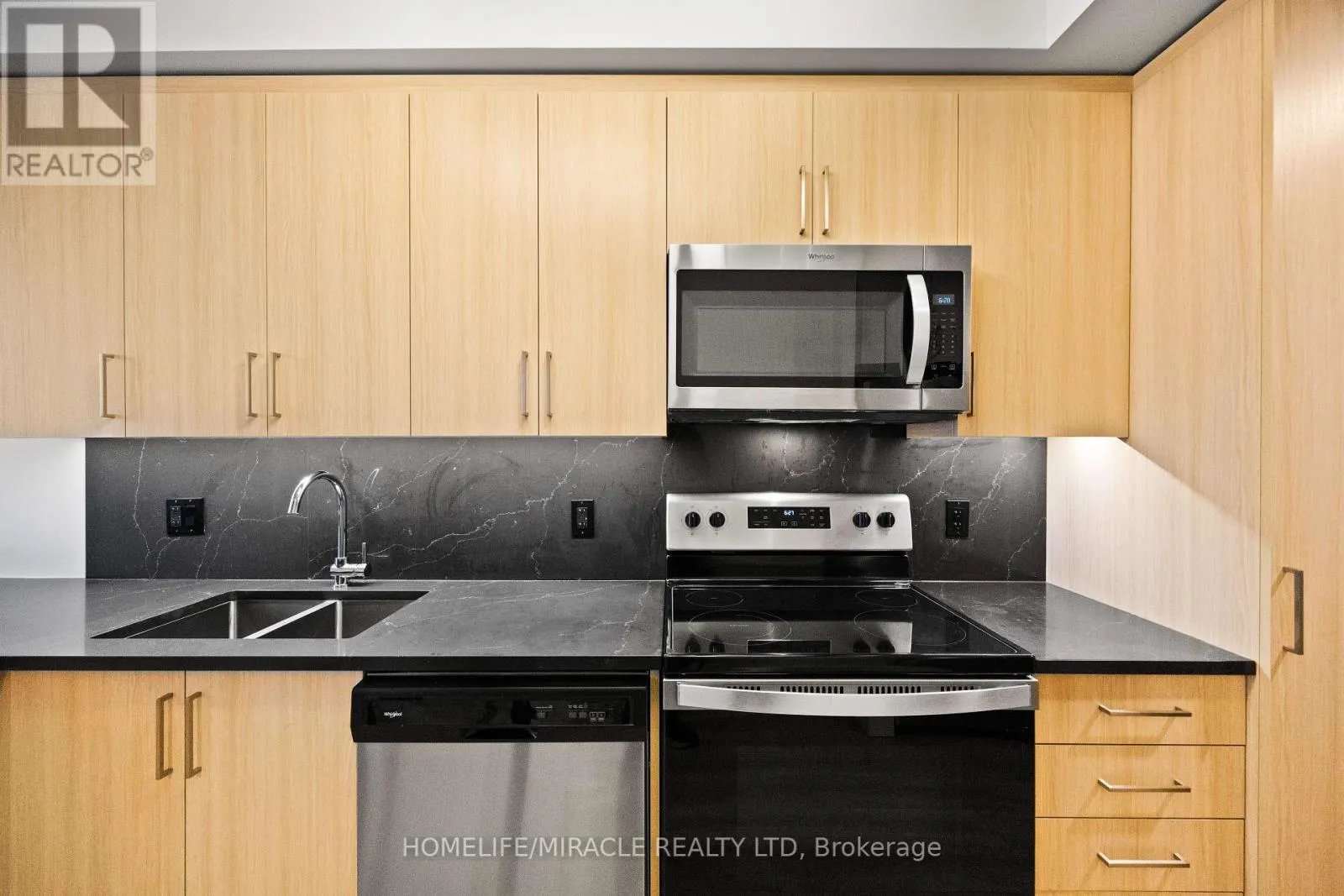1711 - 145 COLUMBIA STREET W