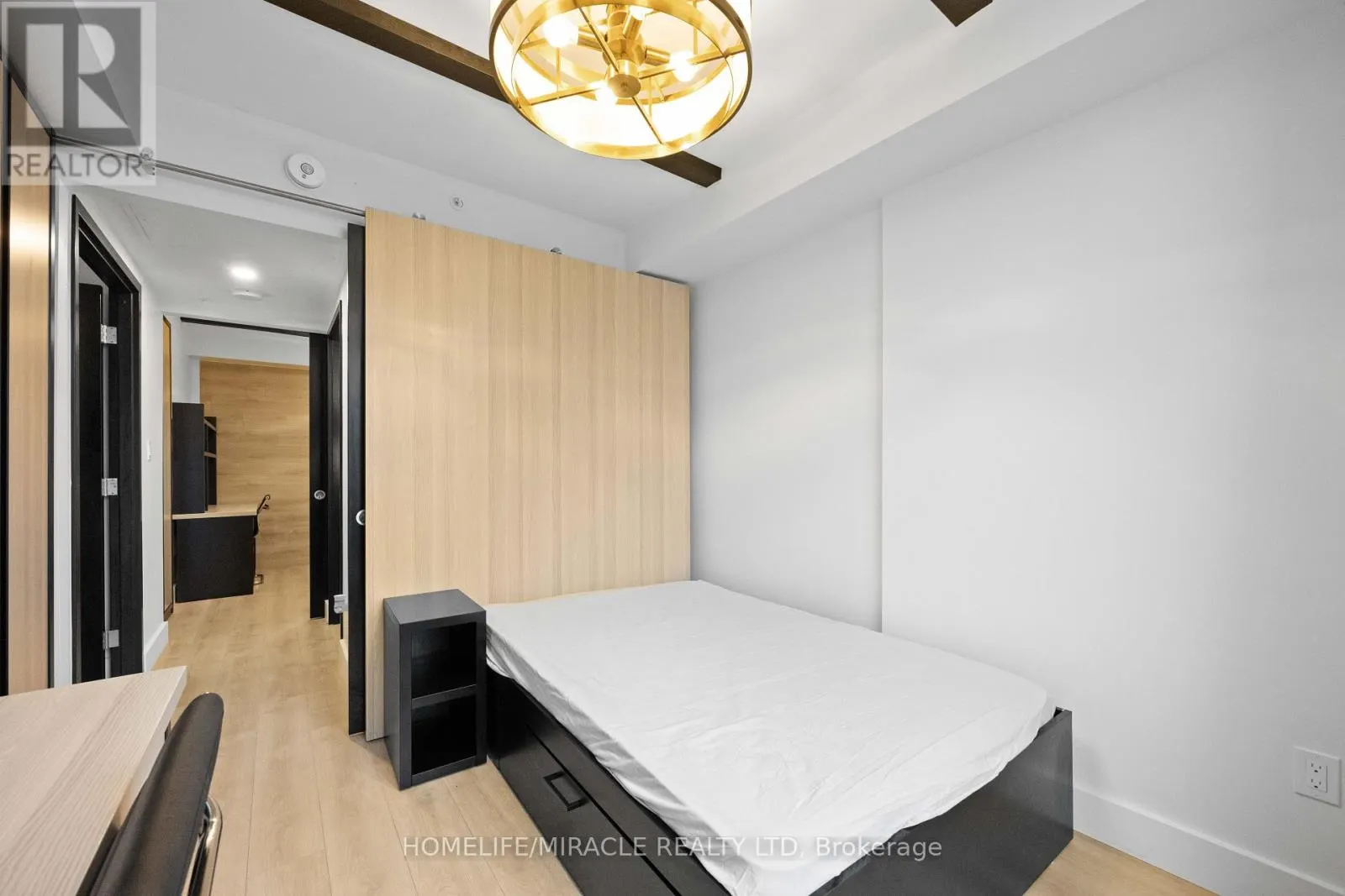 1711 - 145 COLUMBIA STREET W