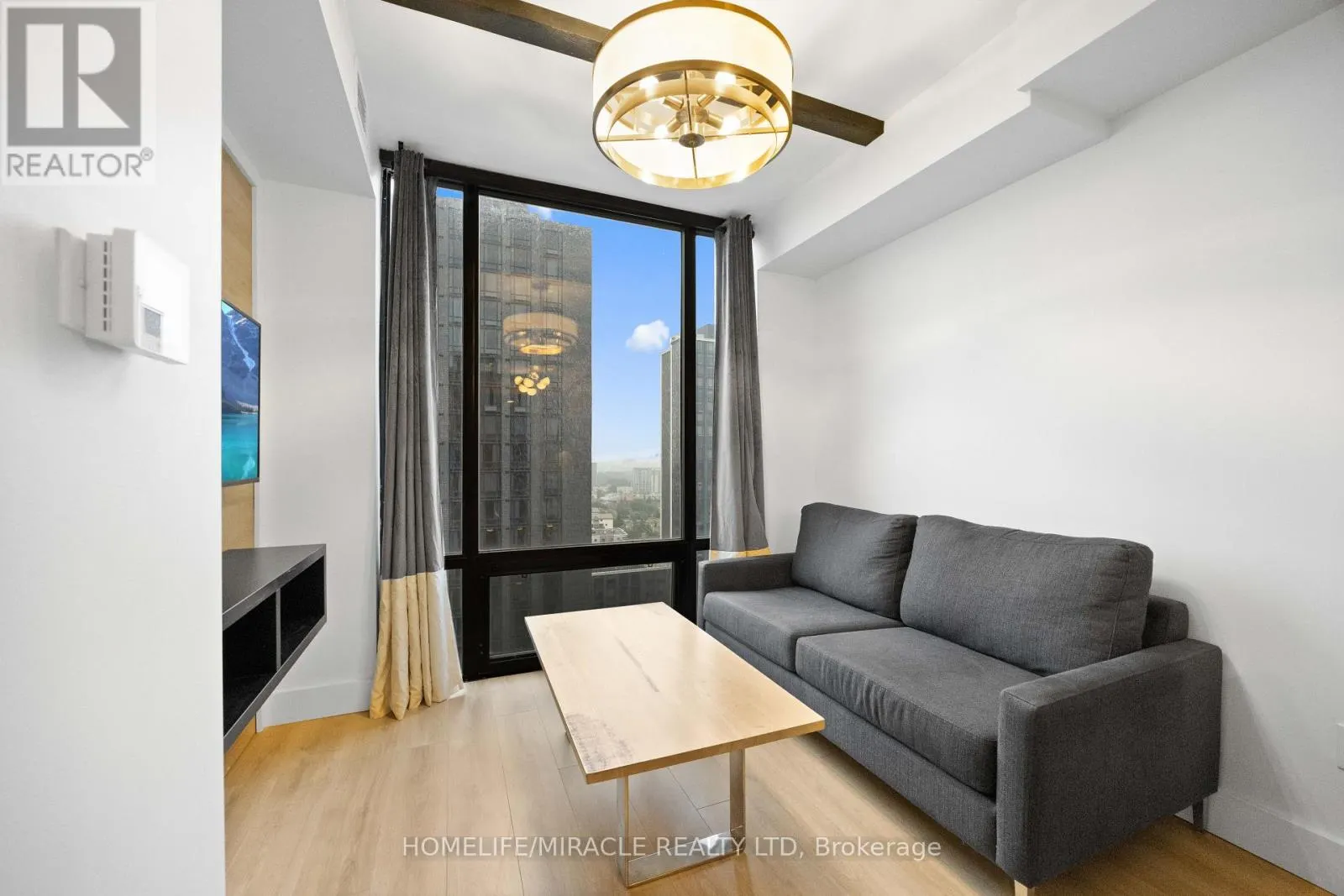 1711 - 145 COLUMBIA STREET W