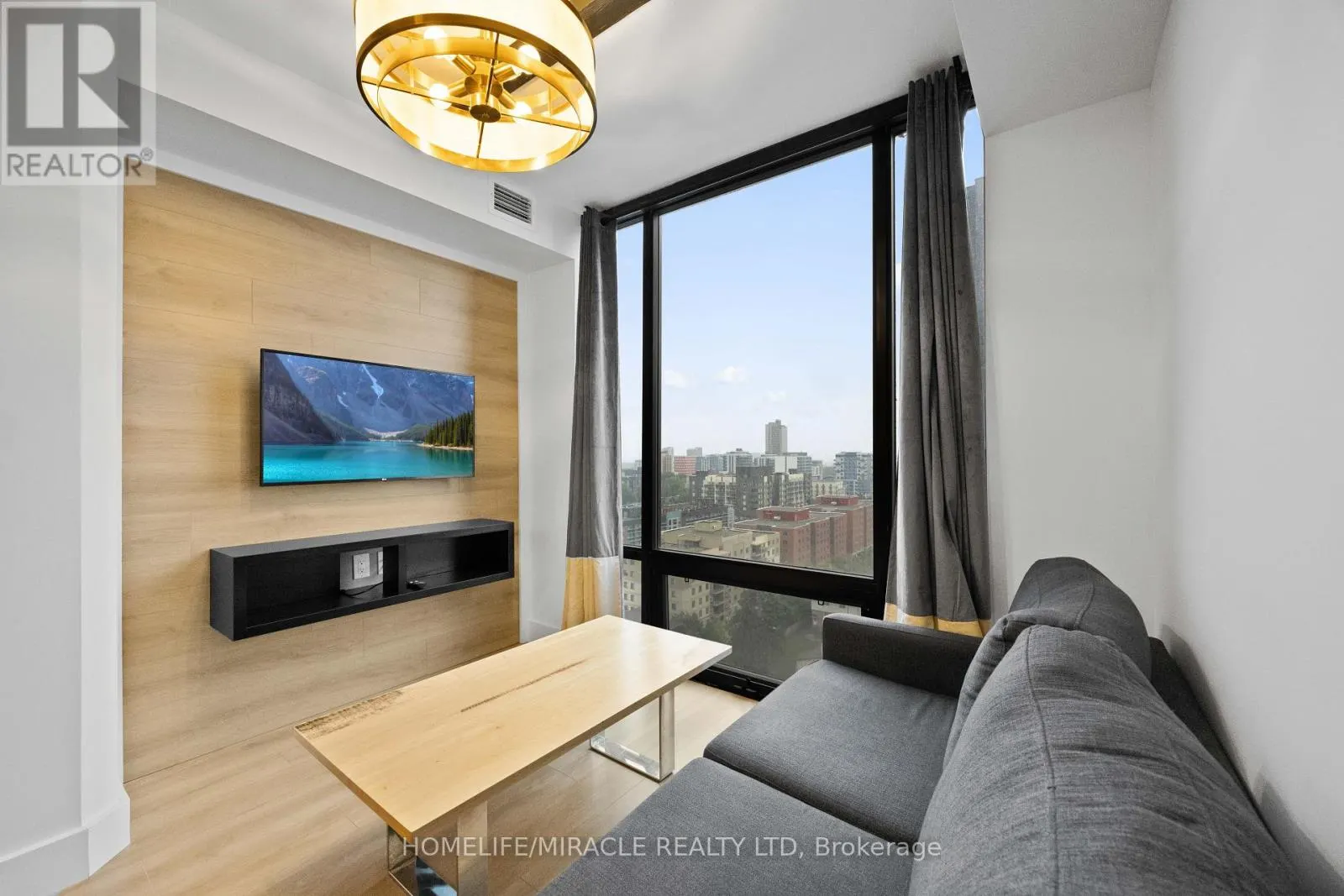 1711 - 145 COLUMBIA STREET W