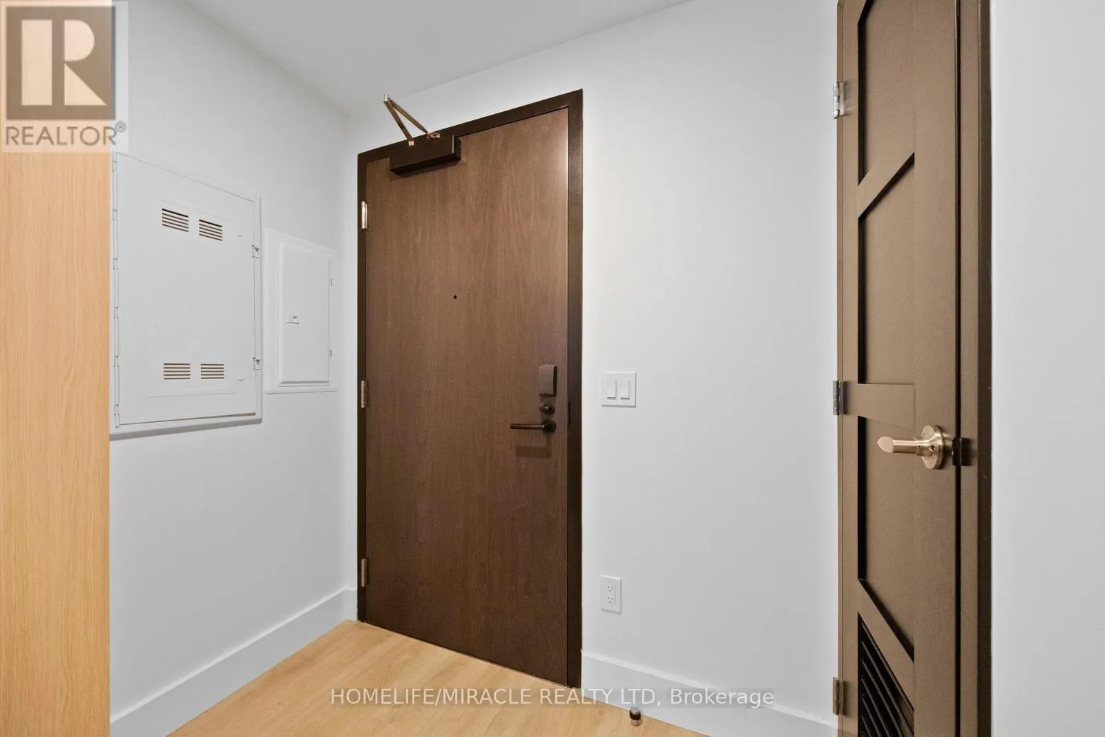 1711 - 145 COLUMBIA STREET W
