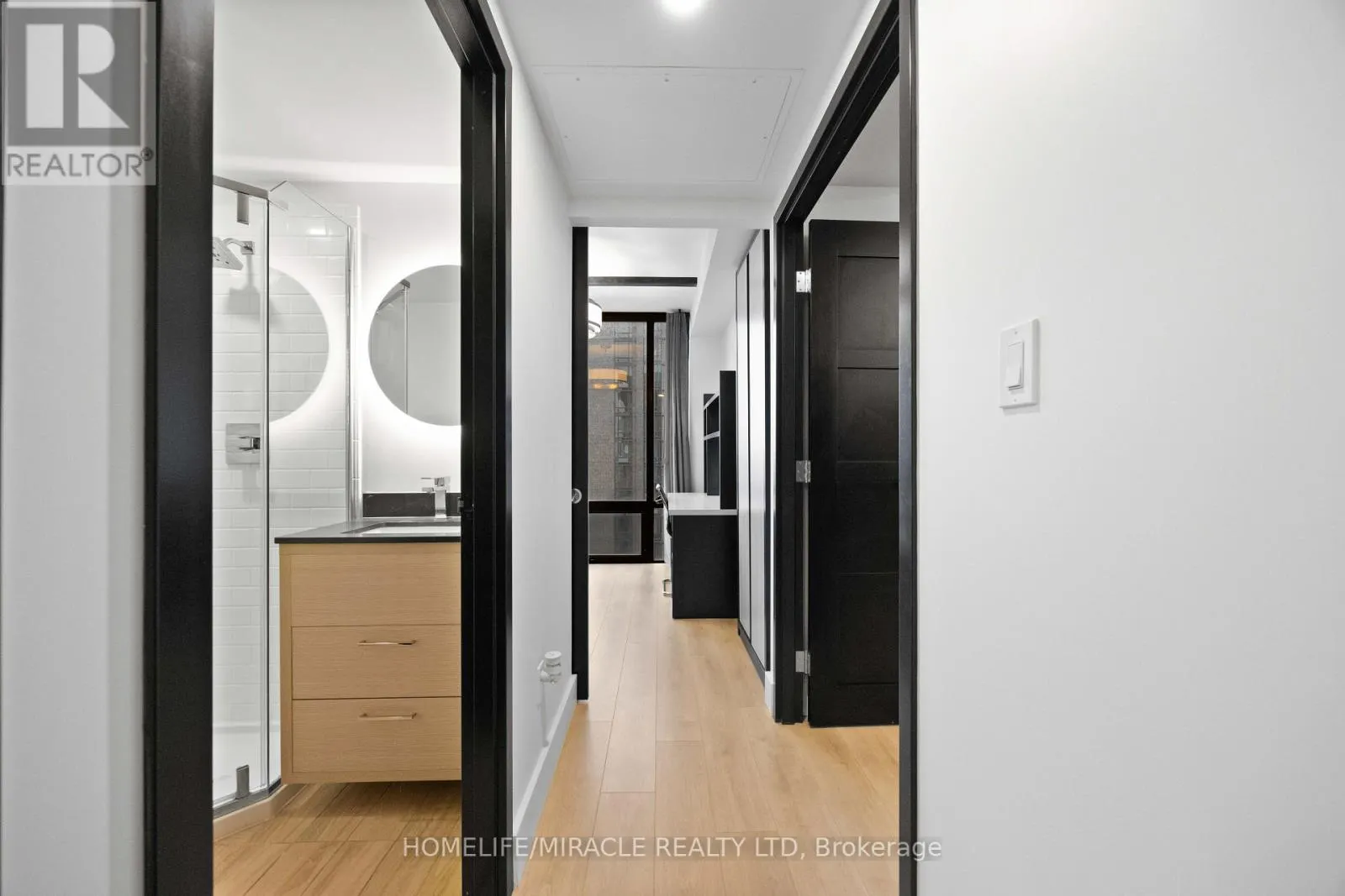 1711 - 145 COLUMBIA STREET W