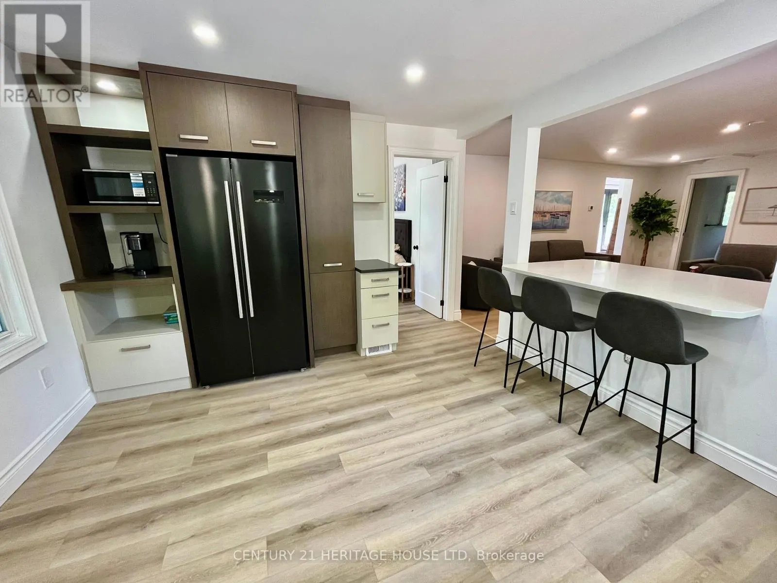 3490 WANEETA DRIVE