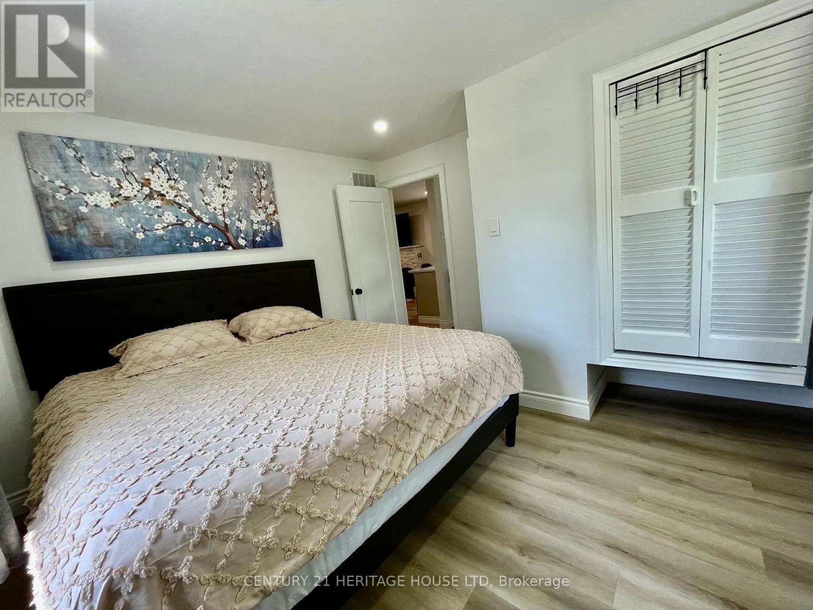 3490 WANEETA DRIVE