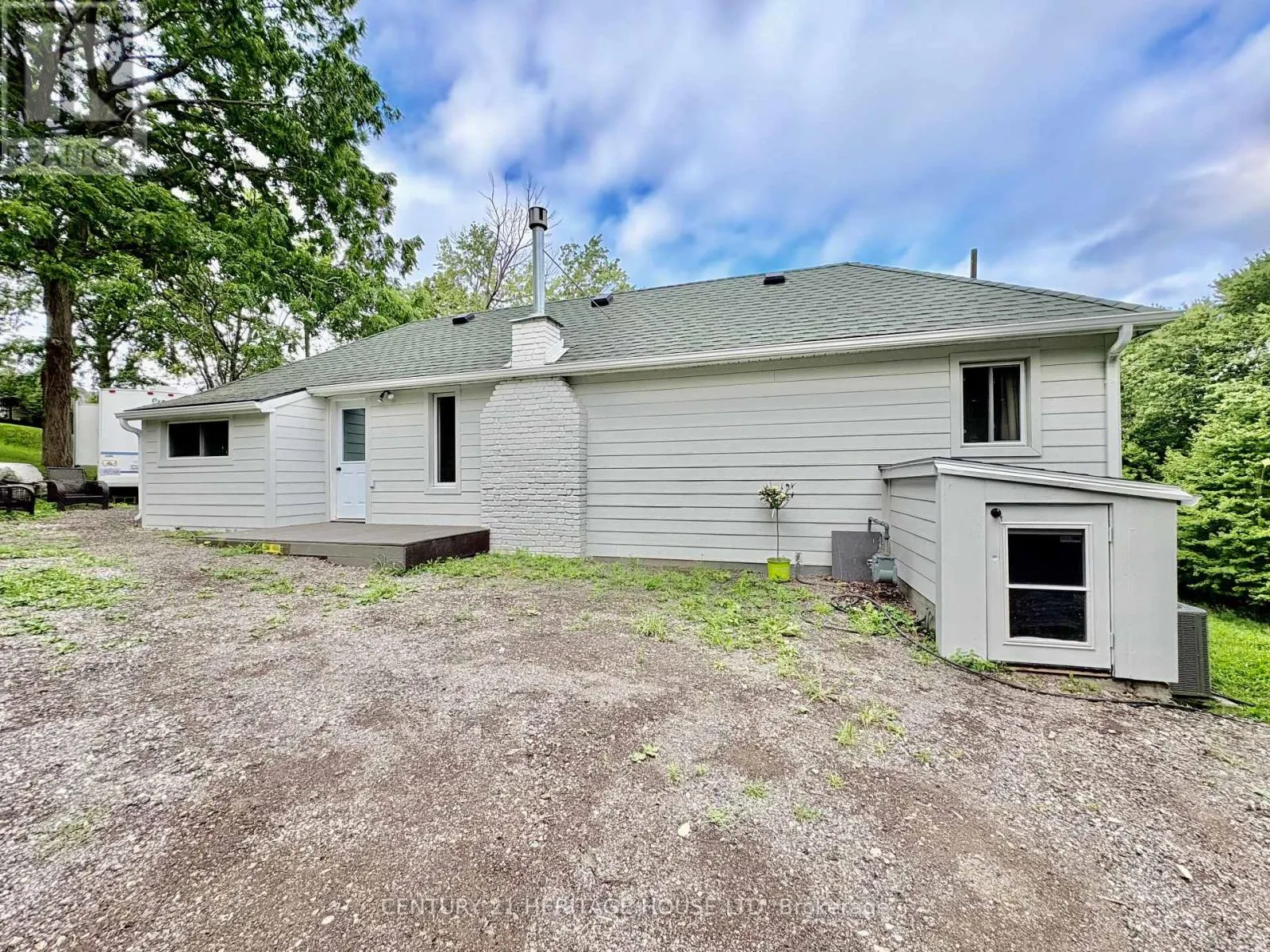 3490 WANEETA DRIVE