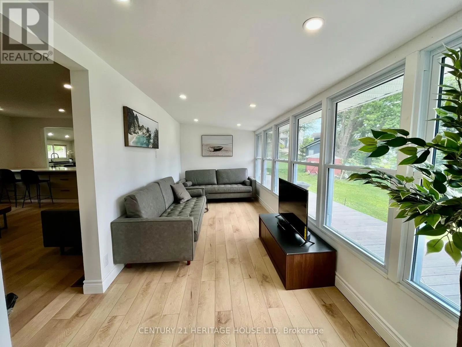 3490 WANEETA DRIVE
