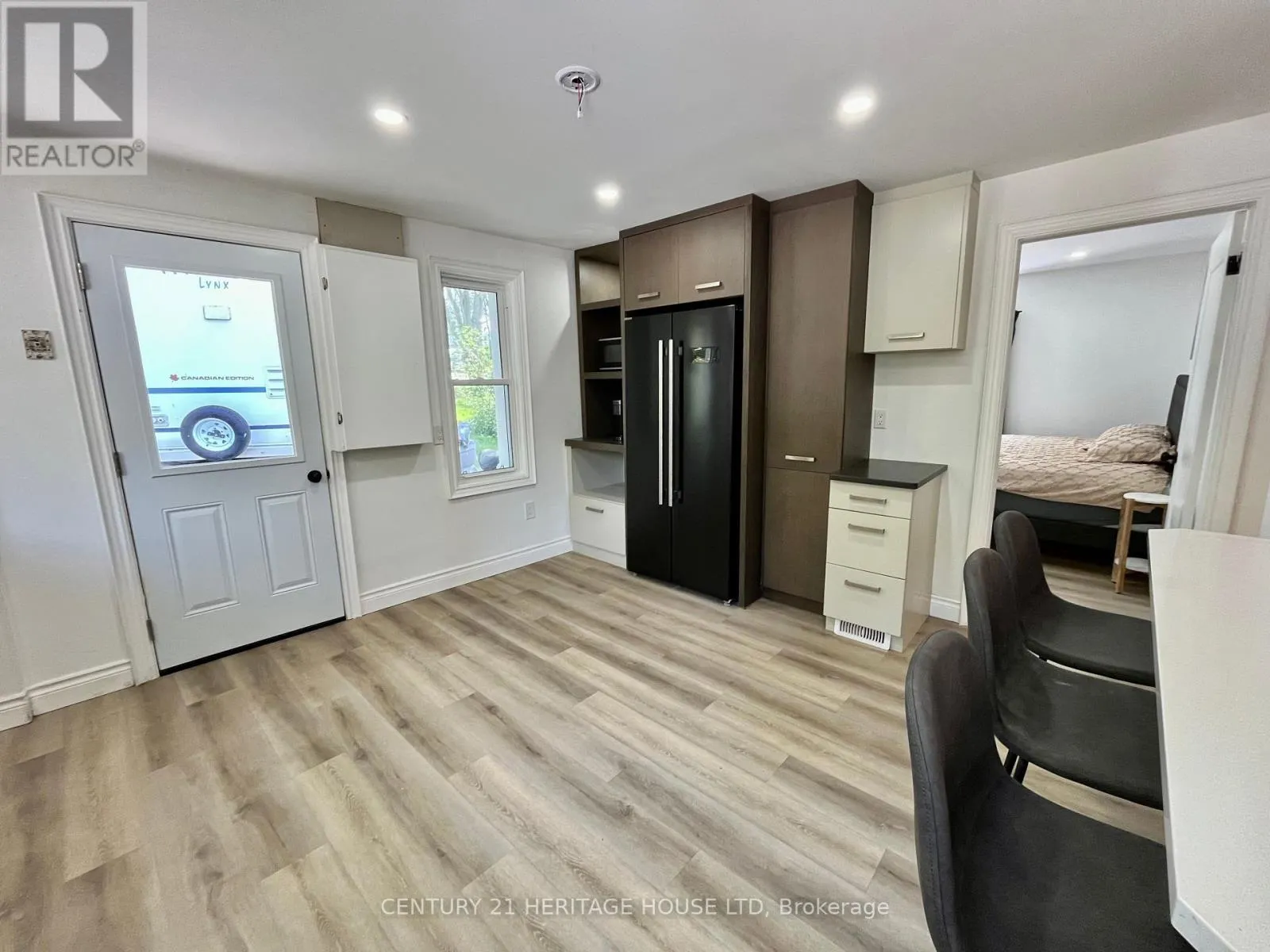 3490 WANEETA DRIVE
