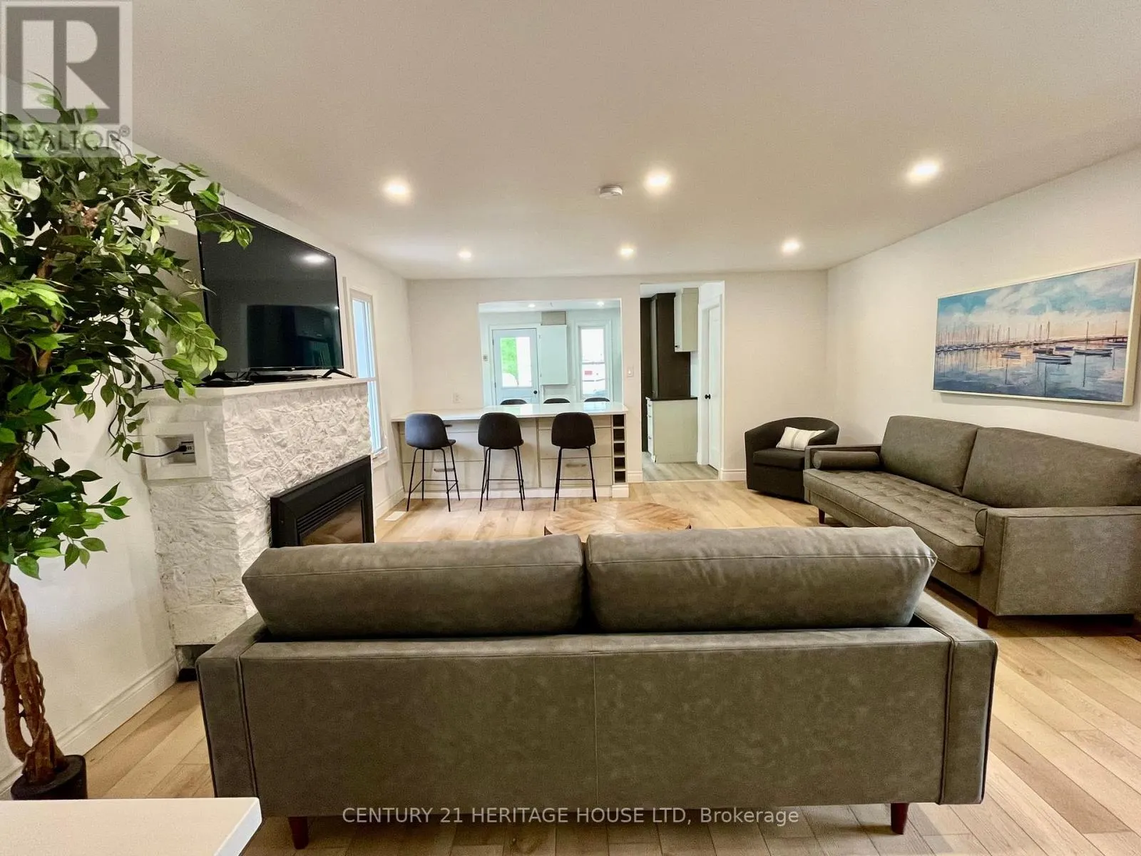 3490 WANEETA DRIVE