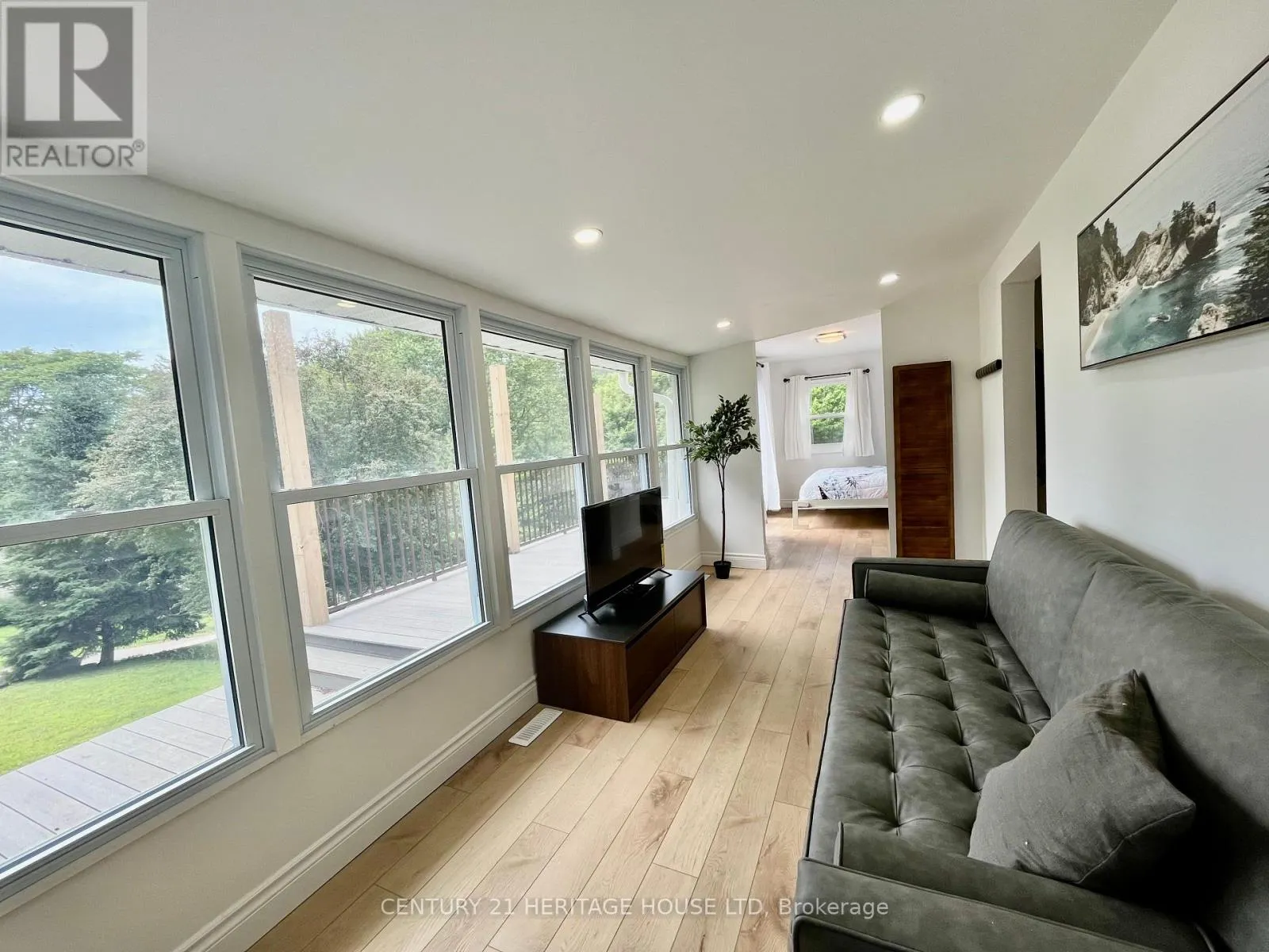 3490 WANEETA DRIVE