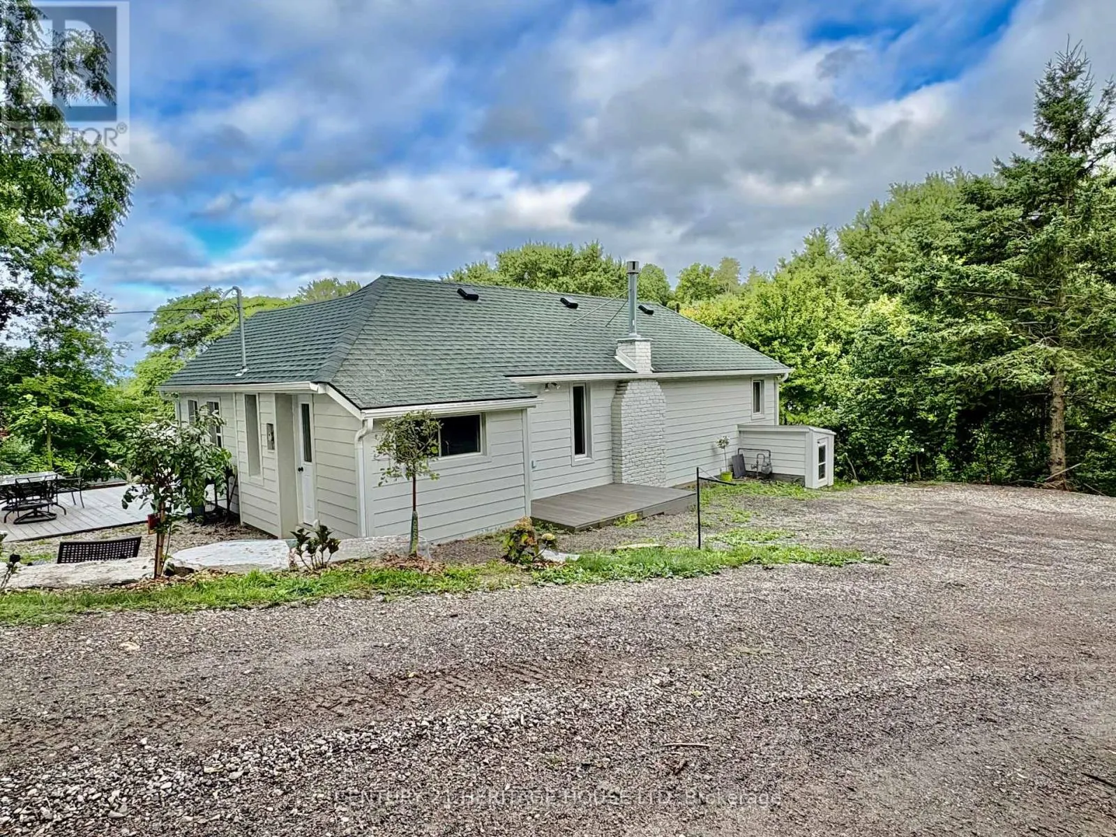 3490 WANEETA DRIVE