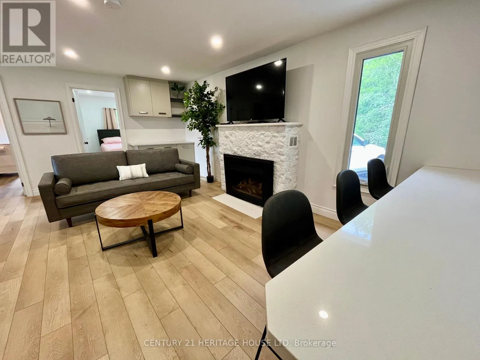 3490 WANEETA DRIVE