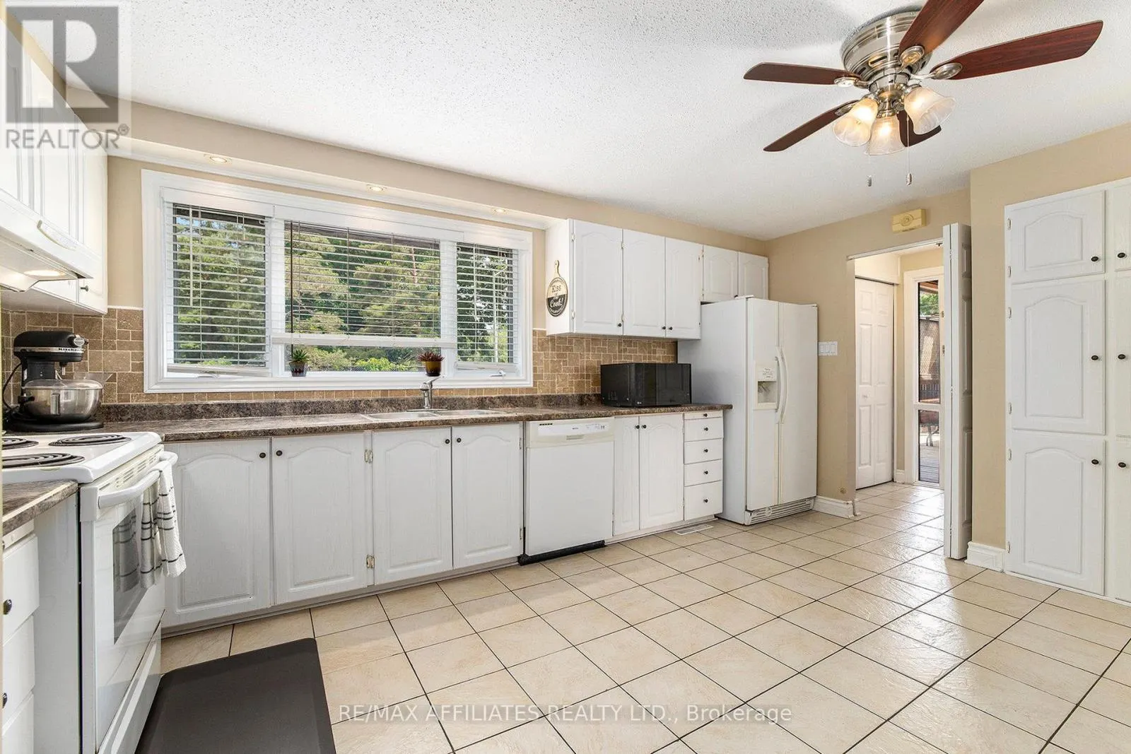 23 SIOUX CRESCENT