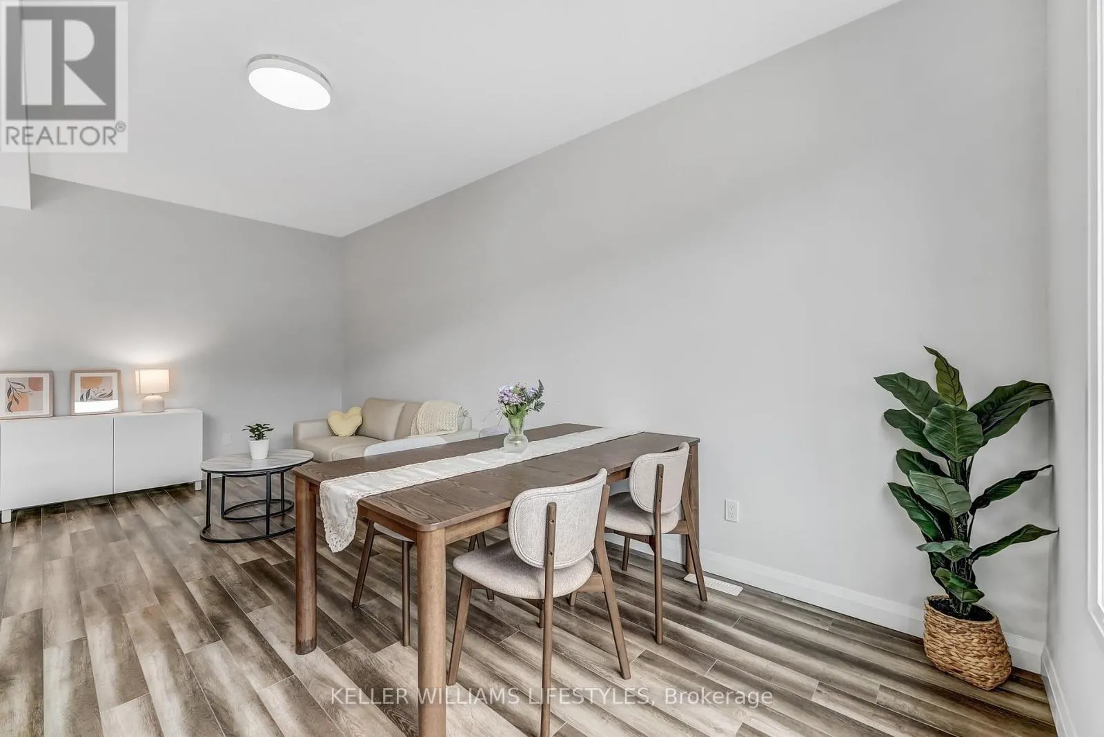 22 - 819 KLEINBURG DRIVE, #22
