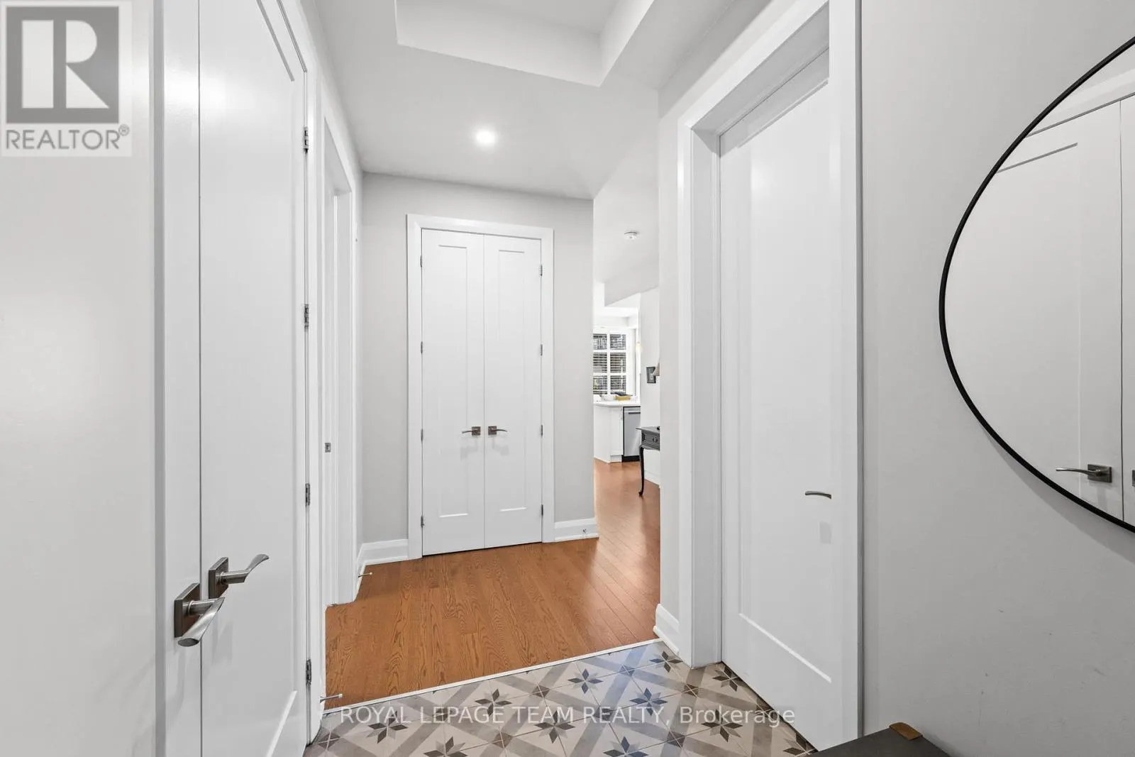 310 - 110 CORTILE PRIVATE