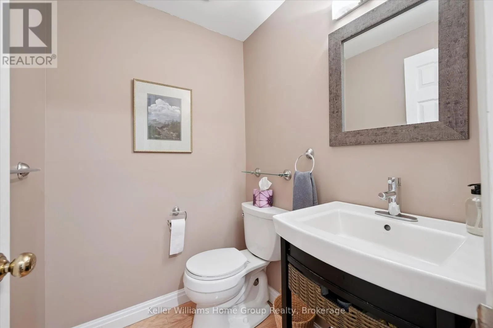 4 - 106 WOODLAWN ROAD E, #4