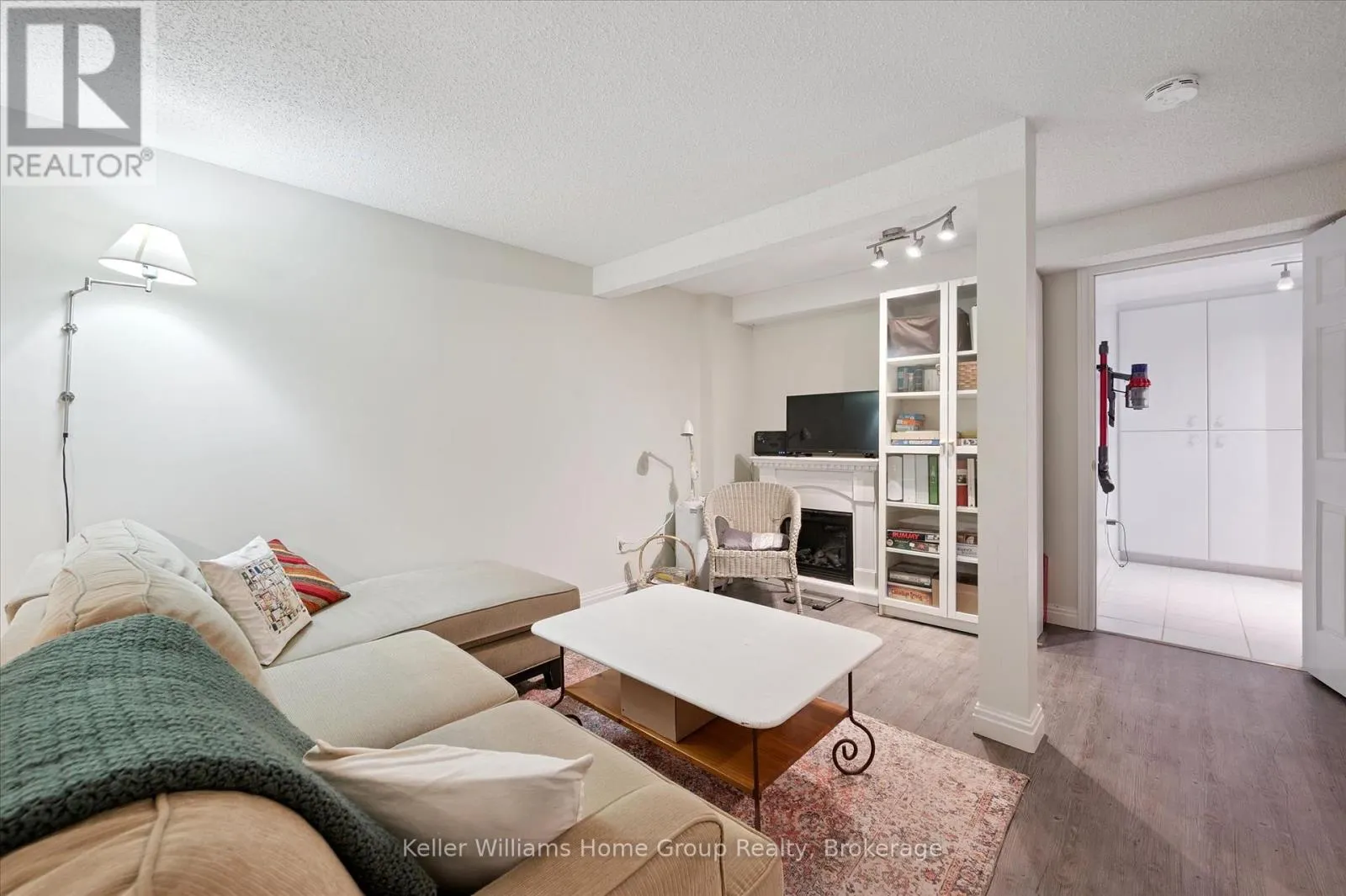4 - 106 WOODLAWN ROAD E, #4