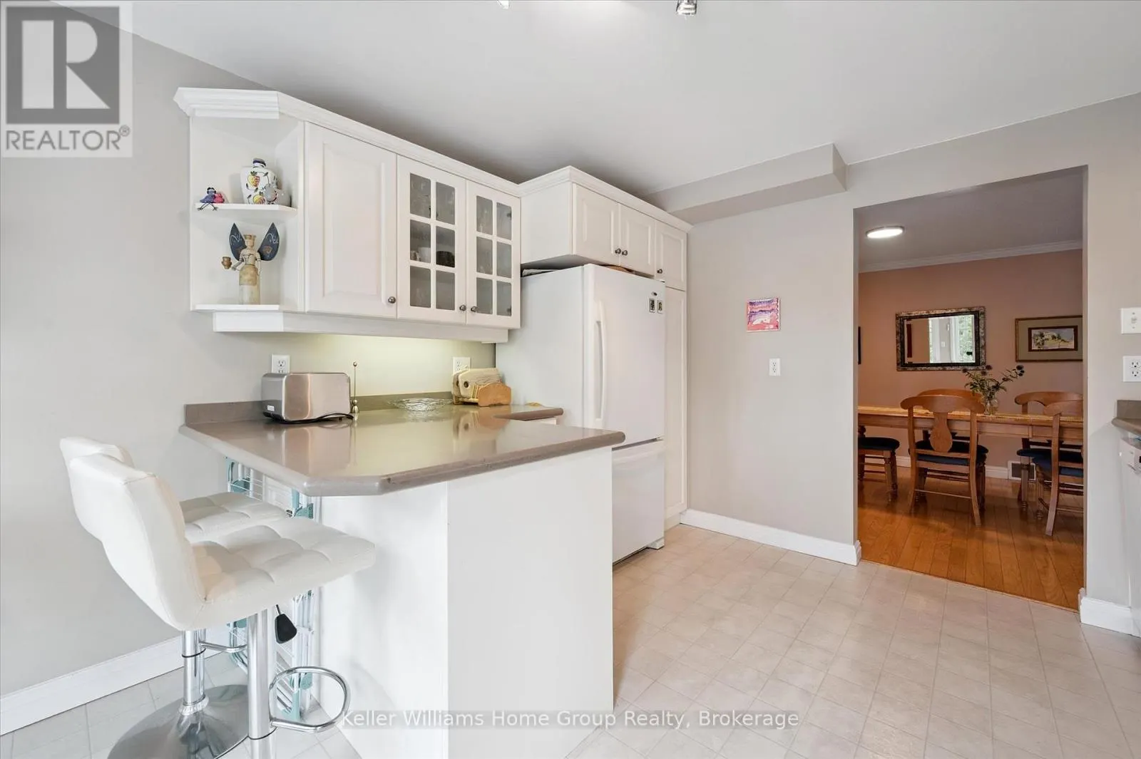 4 - 106 WOODLAWN ROAD E, #4